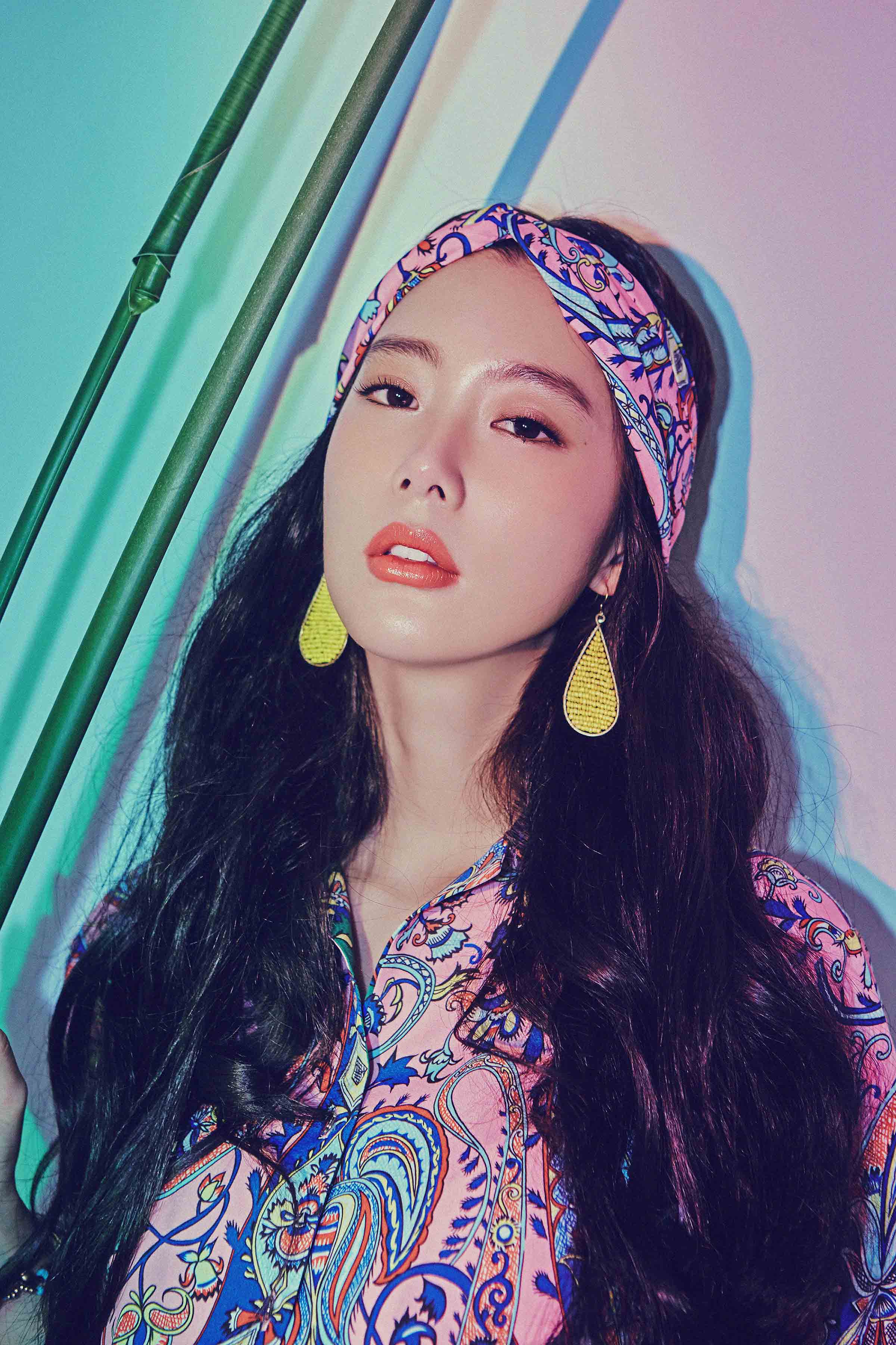 clara克拉拉炫彩大片曝光 引领独特时尚潮流